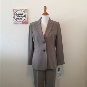 Kasper Size 6 Suit